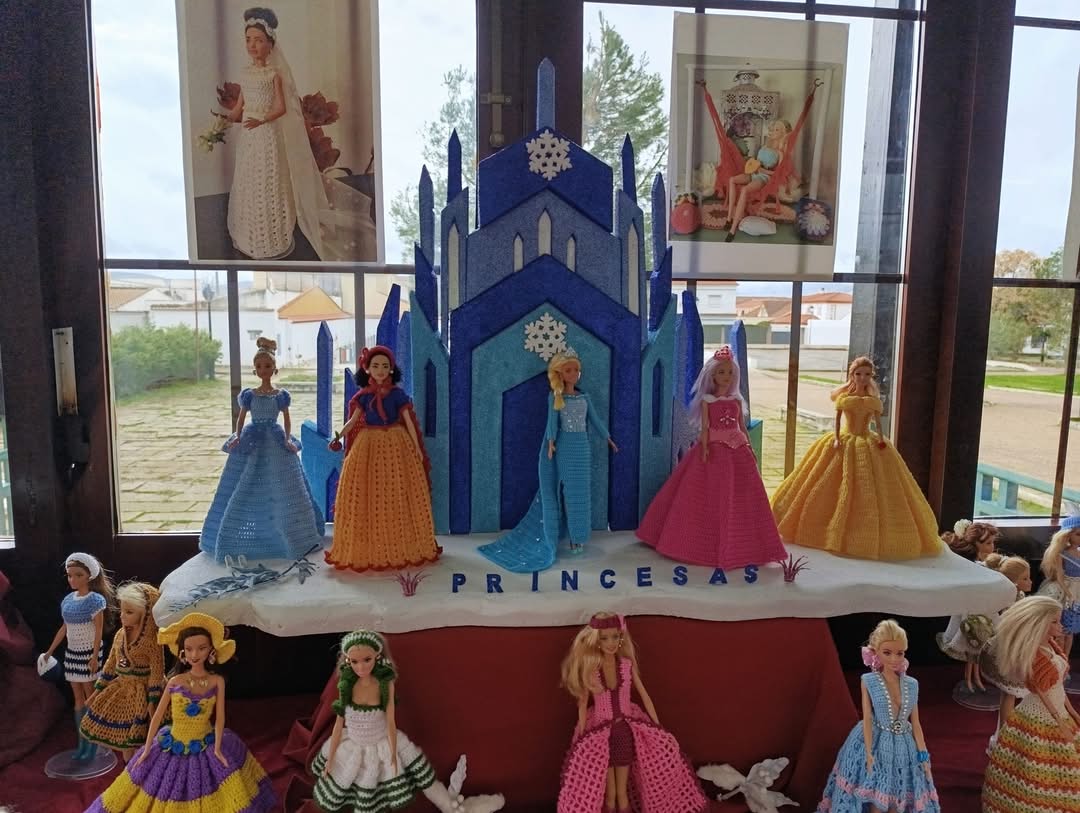 Exposición De Muñecas Barbies «Trabajo Con Alma»